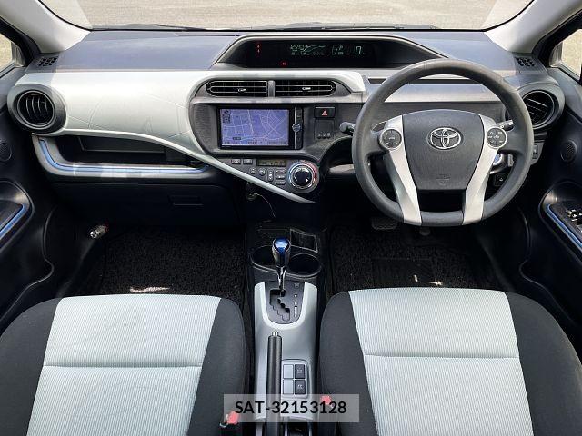 Toyota AQUA 2013-09 8034389-1