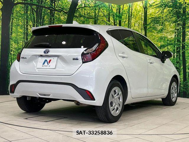 Toyota AQUA 2022-08 8034368-16
