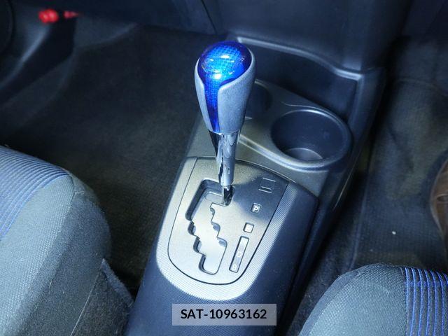 Toyota AQUA 2015-03 8034381-13