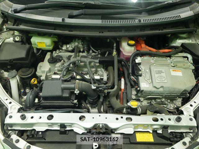 Toyota AQUA 2015-03 8034381-17