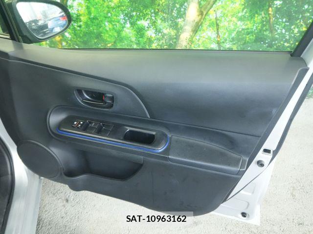 Toyota AQUA 2015-03 8034381-19