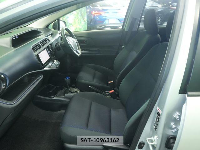 Toyota AQUA 2015-03 8034381-22