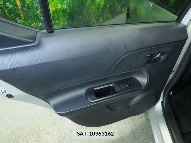 Toyota AQUA 2015-03 8034381-25