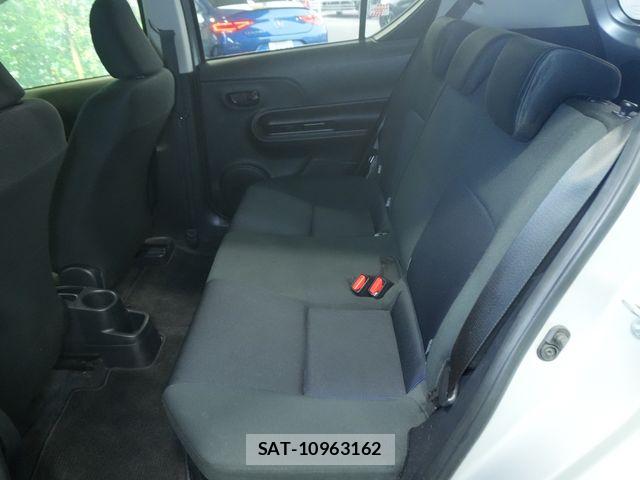 Toyota AQUA 2015-03 8034381-26