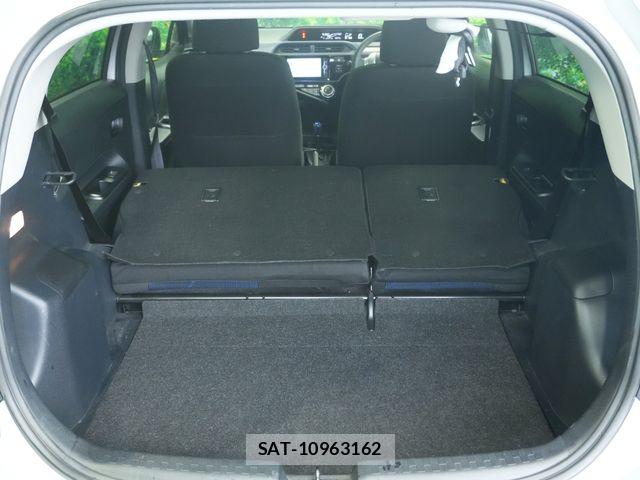 Toyota AQUA 2015-03 8034381-28