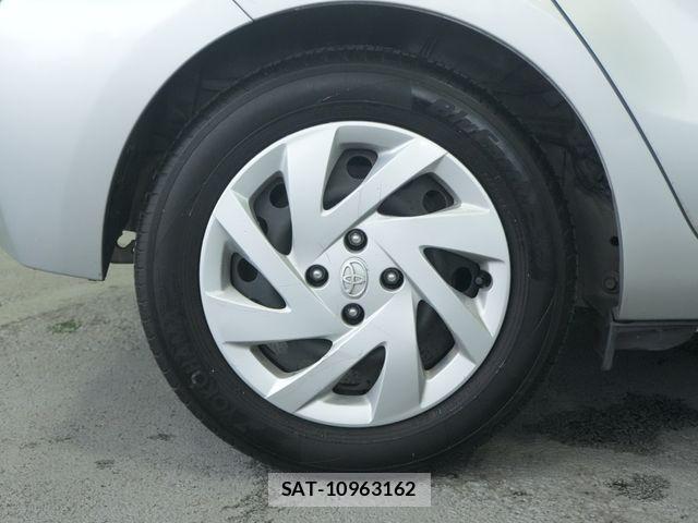 Toyota AQUA 2015-03 8034381-29