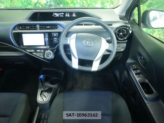 Toyota AQUA 2015-03 8034381-6