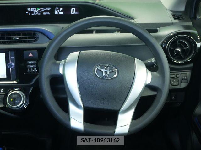 Toyota AQUA 2015-03 8034381-7