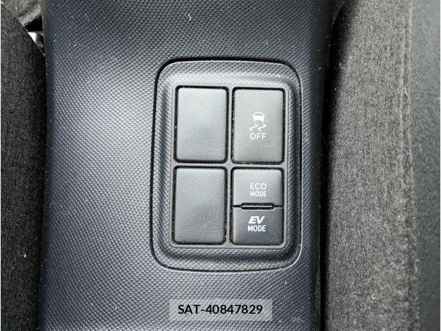 Toyota AQUA 2021-06 8034382-12