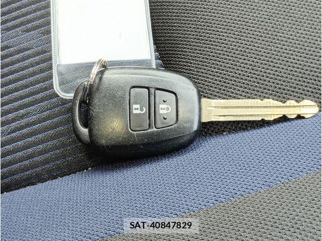 Toyota AQUA 2021-06 8034382-13