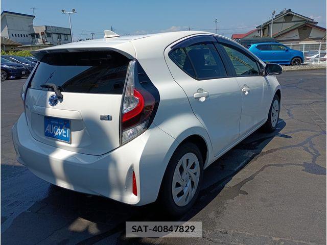 Toyota AQUA 2021-06 8034382-3