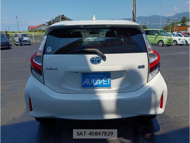 Toyota AQUA 2021-06 8034382-4