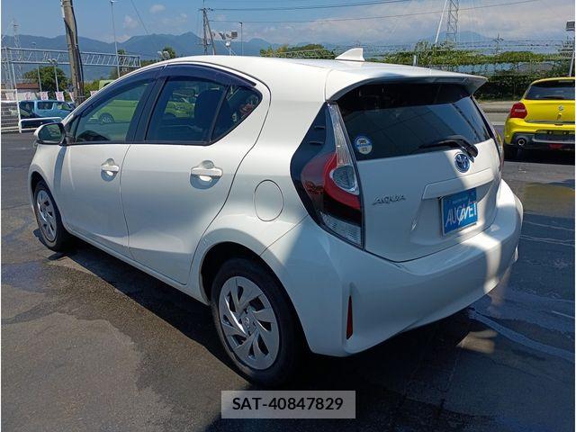 Toyota AQUA 2021-06 8034382-5