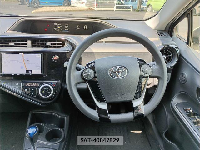 Toyota AQUA 2021-06 8034382-7