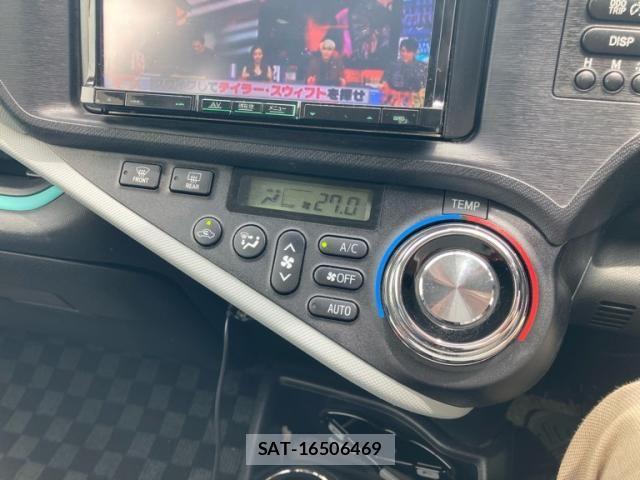 Toyota AQUA 2012-10 8034409-11
