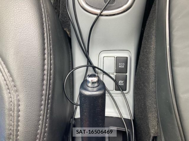 Toyota AQUA 2012-10 8034409-12