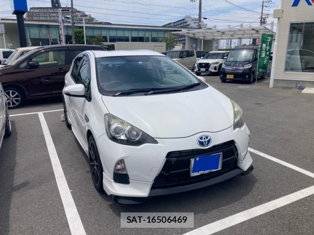 Toyota AQUA 2012-10 8034409-1