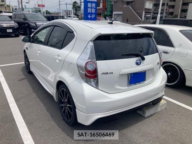 Toyota AQUA 2012-10 8034409-2