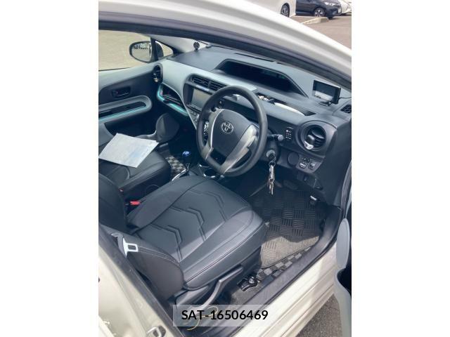 Toyota AQUA 2012-10 8034409-7