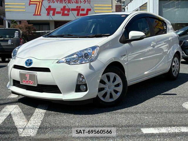 Toyota AQUA 2013-07 8034383-0