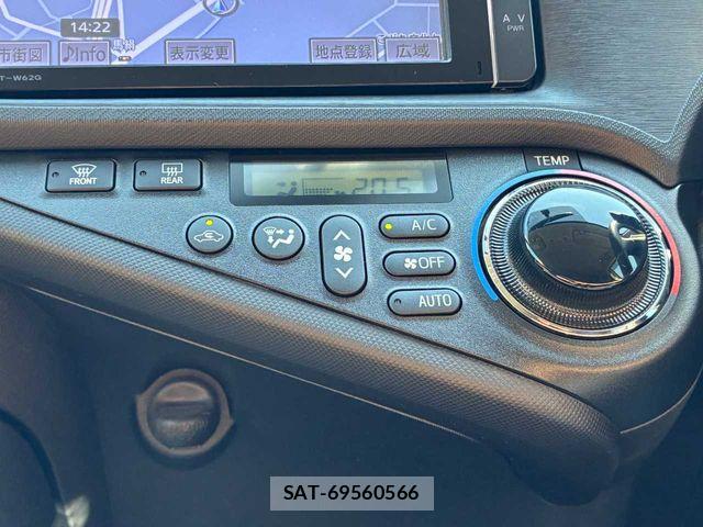 Toyota AQUA 2013-07 8034383-11
