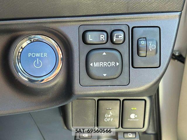 Toyota AQUA 2013-07 8034383-14