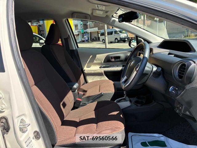 Toyota AQUA 2013-07 8034383-16