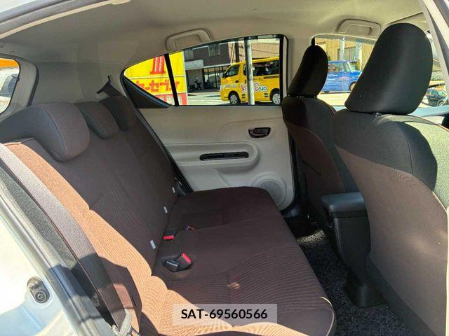 Toyota AQUA 2013-07 8034383-17