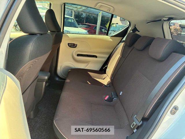 Toyota AQUA 2013-07 8034383-21