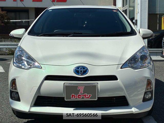 Toyota AQUA 2013-07 8034383-22