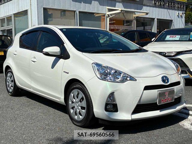 Toyota AQUA 2013-07 8034383-23