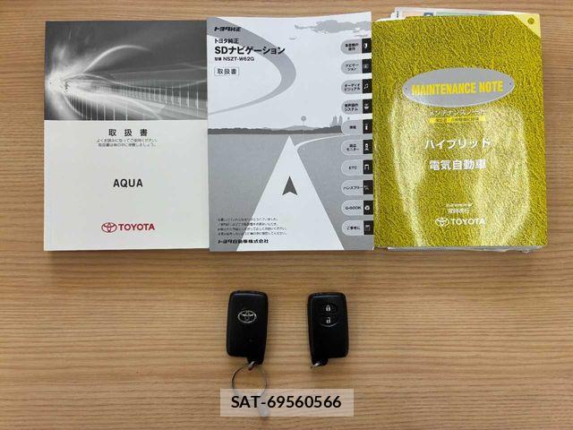 Toyota AQUA 2013-07 8034383-2