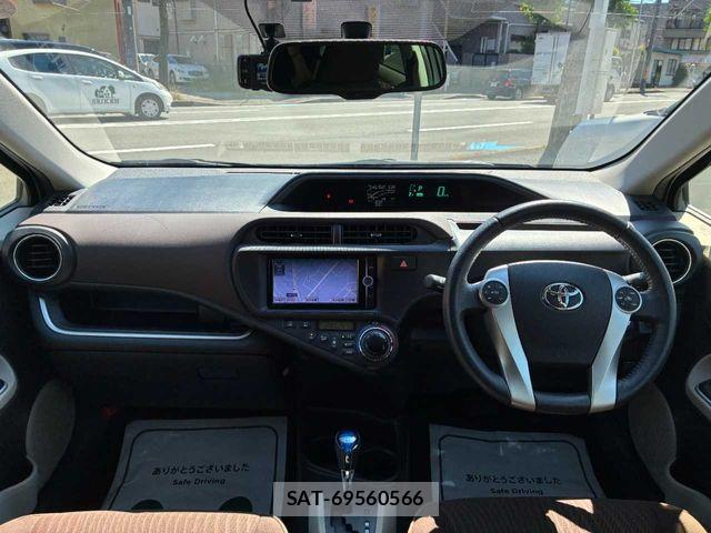 Toyota AQUA 2013-07 8034383-3