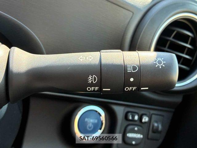 Toyota AQUA 2013-07 8034383-8