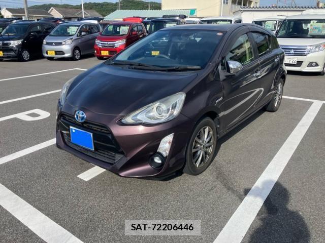 Toyota AQUA 2015-08 8034417-0