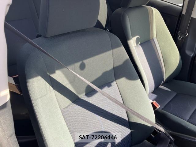 Toyota AQUA 2015-08 8034417-12