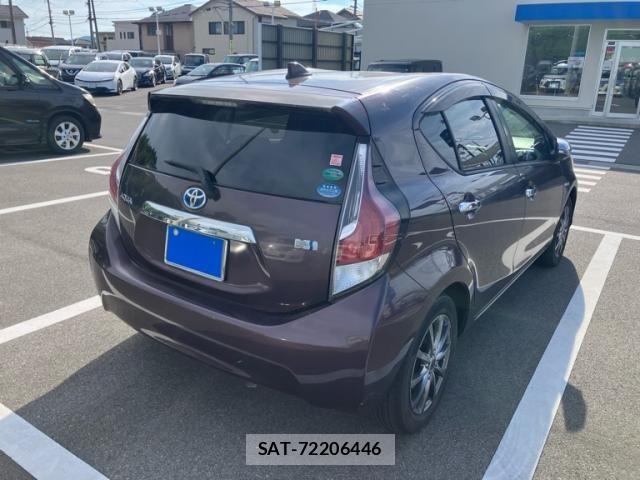 Toyota AQUA 2015-08 8034417-2