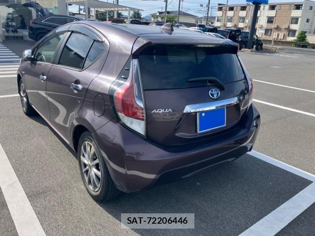 Toyota AQUA 2015-08 8034417-3
