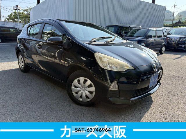 Toyota AQUA 2014-02 8034406-0