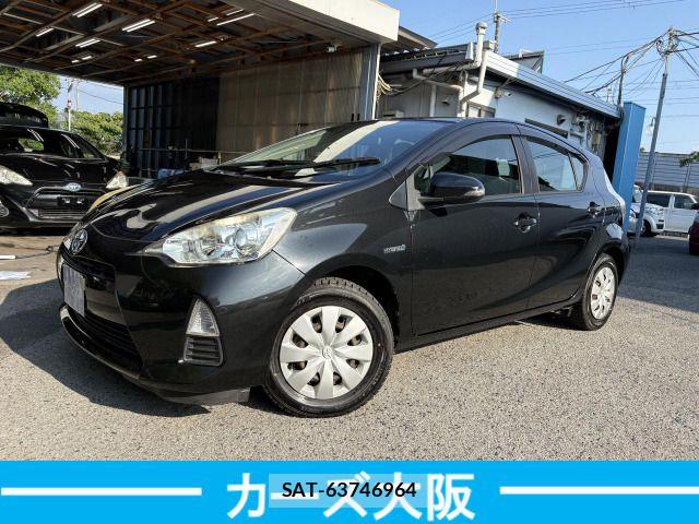 Toyota AQUA 2014-02 8034406-1