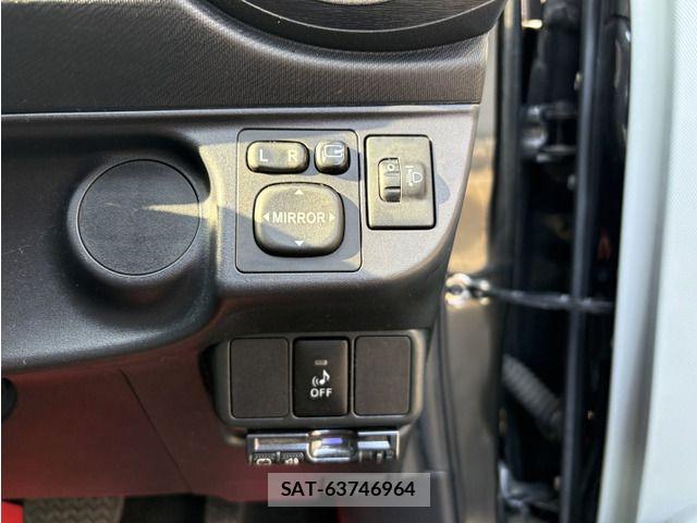 Toyota AQUA 2014-02 8034406-6