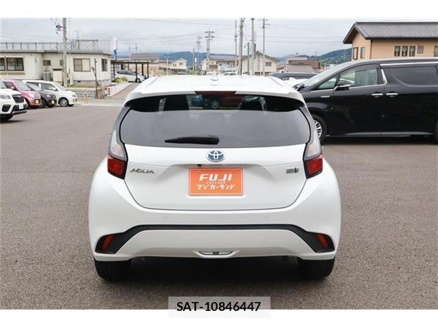 Toyota AQUA 2023-06 8034363-15