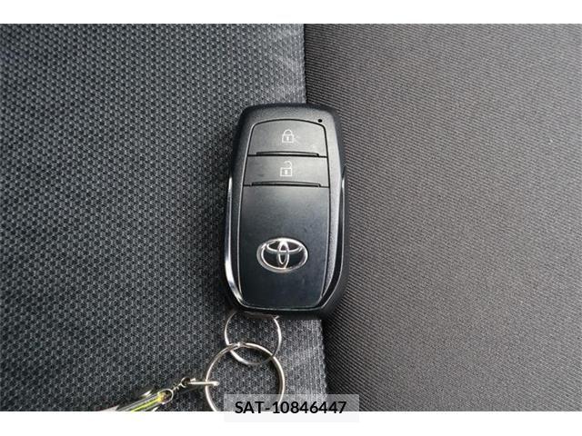 Toyota AQUA 2023-06 8034363-21