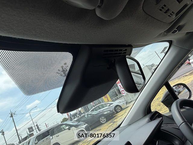 Toyota AQUA 2025-12 8034357-25