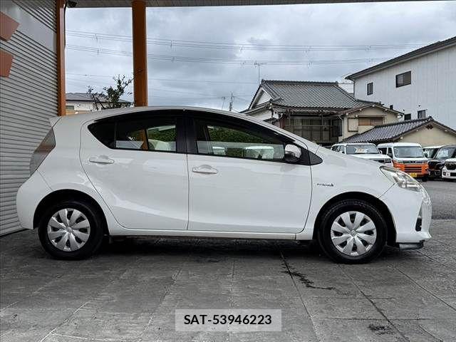Toyota AQUA 2013-05 8034422-10