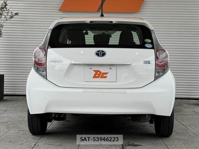 Toyota AQUA 2013-05 8034422-13