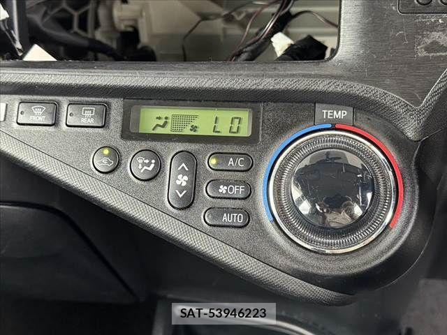 Toyota AQUA 2013-05 8034422-2