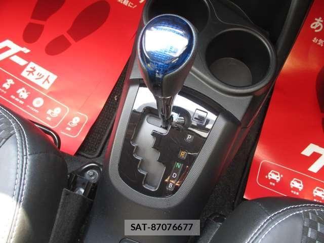 Toyota AQUA 2015-06 8034377-13