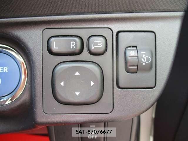 Toyota AQUA 2015-06 8034377-23