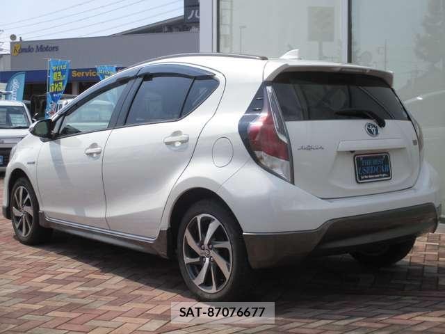 Toyota AQUA 2015-06 8034377-3